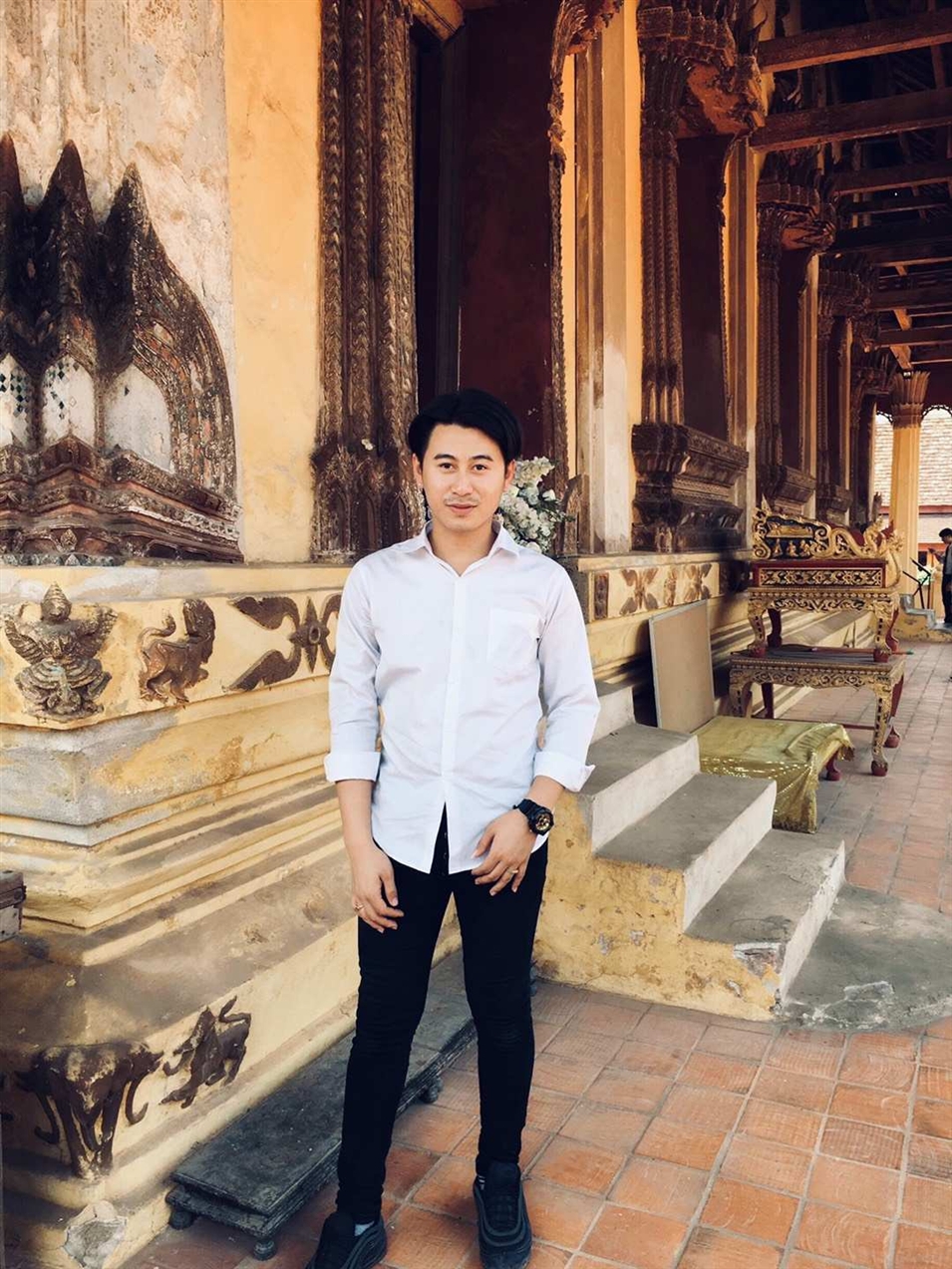 基諾，老撾首都萬象人，老撾國立大學(xué)文學(xué)院德語系大二學(xué)生， 